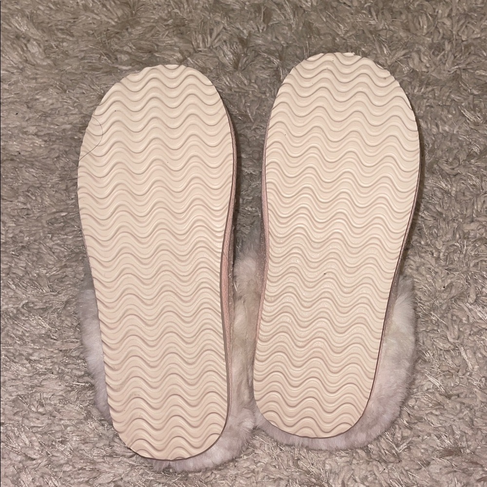 American Eagle Pink Grinch Slippers - Picture 3 of 3